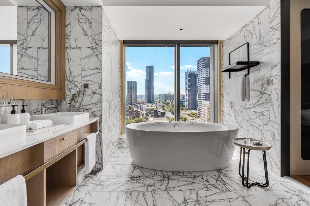 Intercontinental Kaohsiung By Ihg Hotell Exteriör bild Bathroom