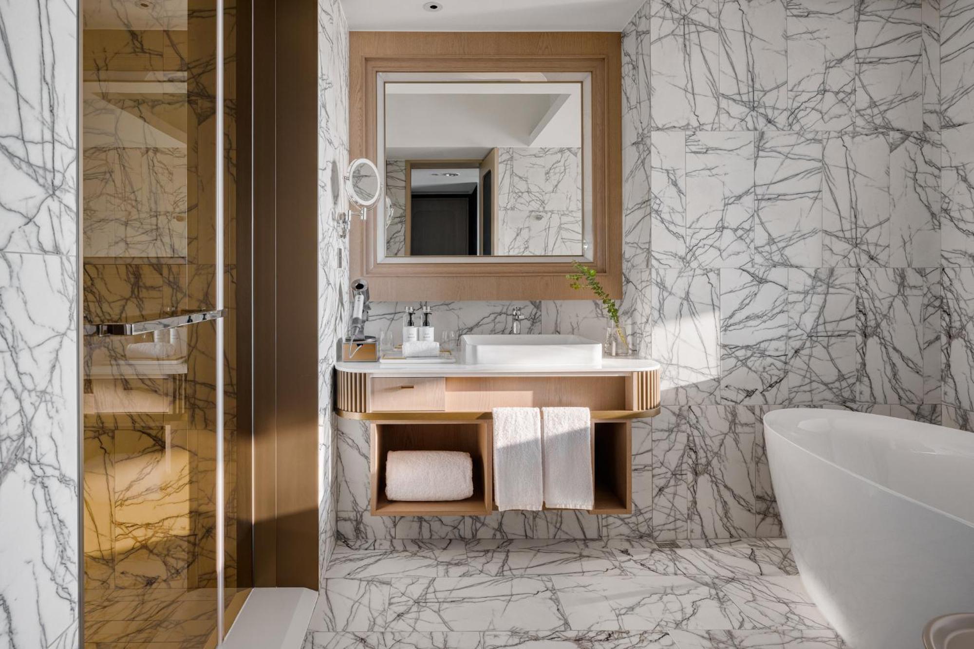 Intercontinental Kaohsiung By Ihg Hotell Exteriör bild Bathroom
